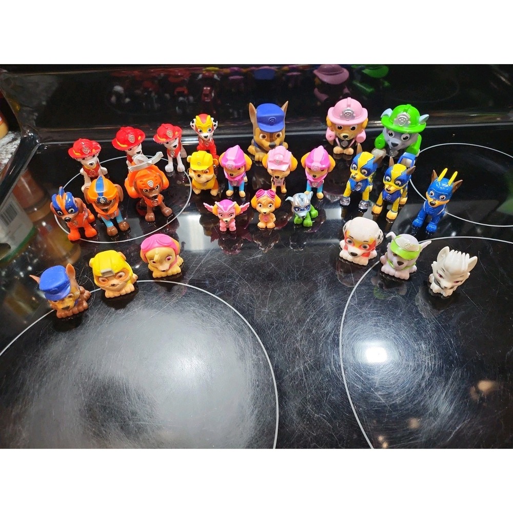 26 Paw Patrol toys used lot